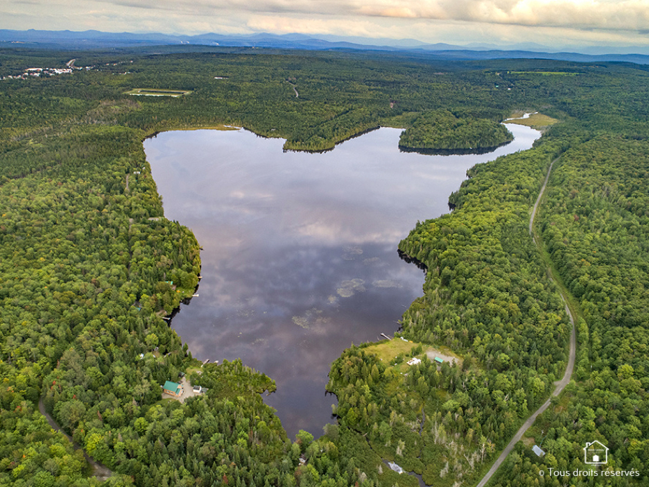 Lac Whitton